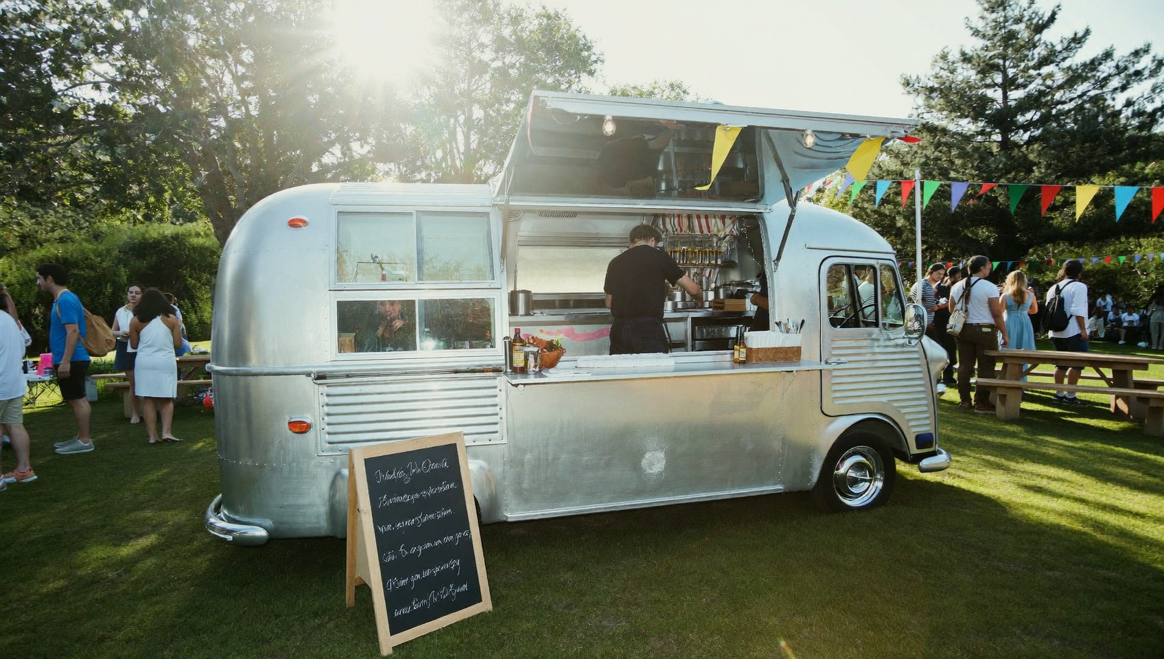 Food Truck per Eventi: La Nuova Frontiera del Catering Originale | ilgabbianoeventi.it